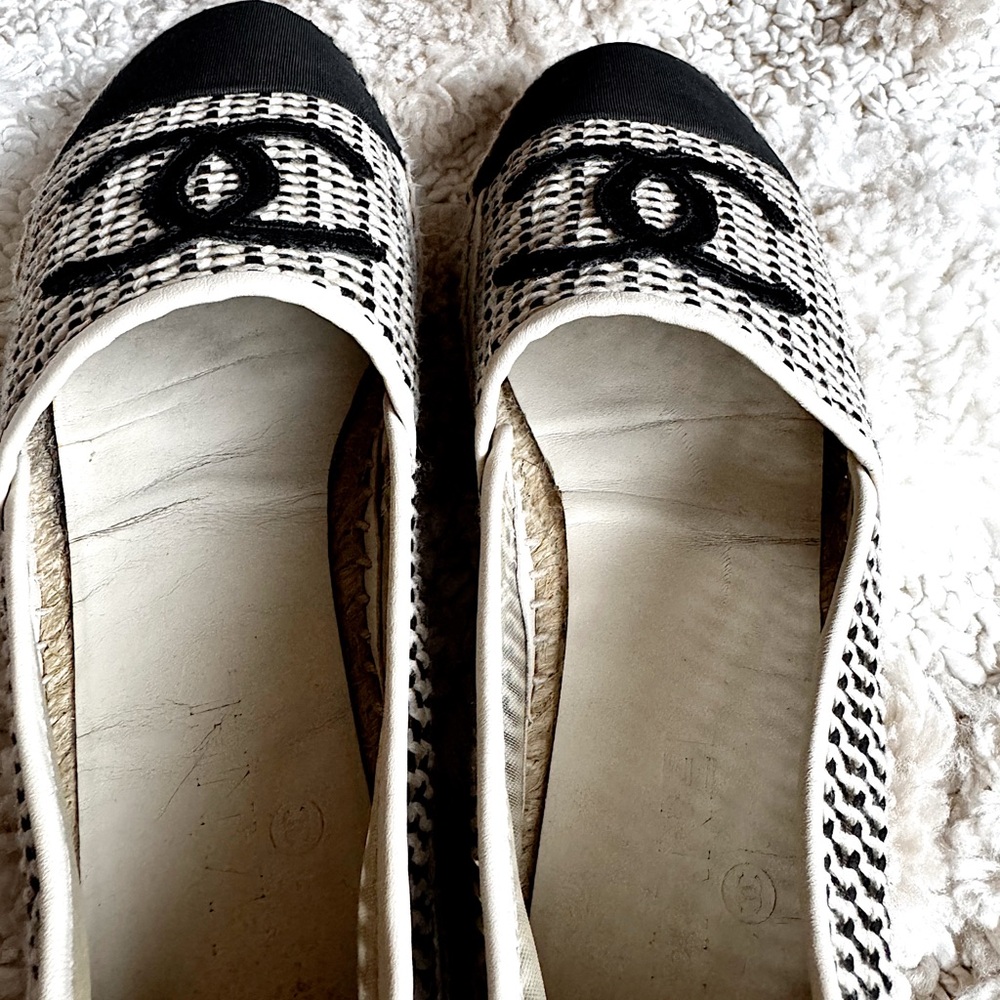 CHANEL WOVEN CAP TOE LEATHER WHITE BLACK LOAFER ESPADRILLE FLAT 40 10 - Picture 10 of 13